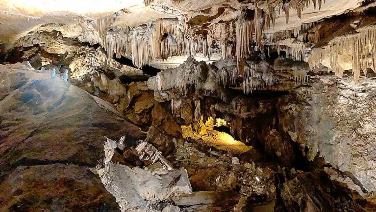 Crystal Cave, Crystal Cave sequoia national park, Crystal Cave in sequoia national park, Crystal Cave entrance fees, Crystal Cave ticket price